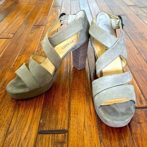 Paul Green Taylor Olive Sandal 3.5 inch Heel, size 9 US